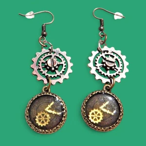 PENDIENTES CARA Y ENGRANAJE RELOJ BRONCE Steampunk Industrial engranaje oro gancho epoxi E6 - Imagen 1 de 4