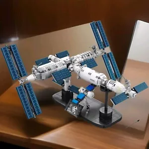 International Space Station Building Blocks Model With Figure And Display Stand - Picture 1 of 6