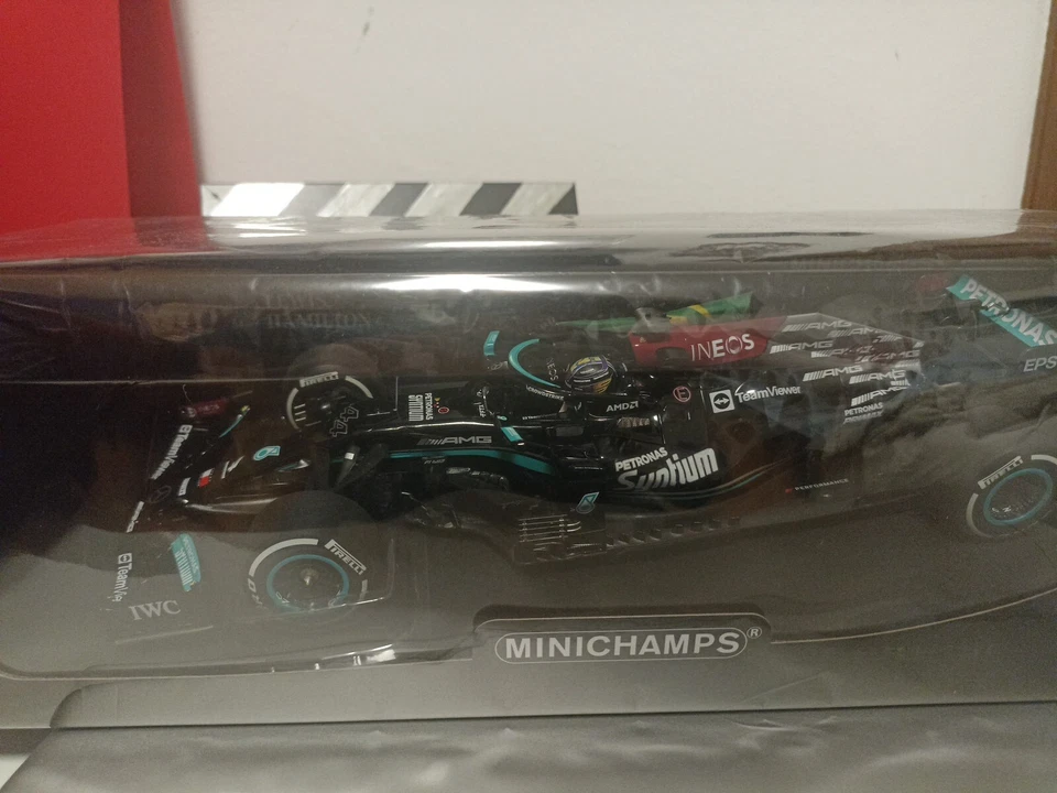 1 18 MINICHAMPS Mercedes Amg W12 Hamilton Winner Brazilian F1 Gp 2021 110212044