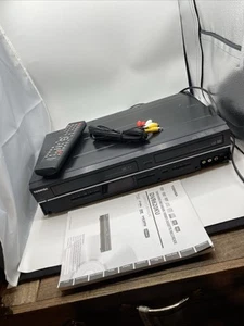 Lettore e registratore DVD e VHS Toshiba. . Funzionante. - Foto 1 di 9