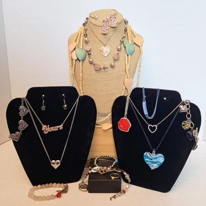 Lote de joyas patrimoniales - materiales mixtos - tema corazones de amor - de colección a nuevo - Imagen 1 de 5