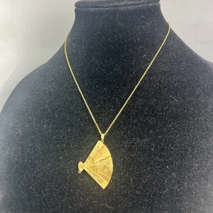 Vintage Gold Tone Asian-Inspired Fan Etched Pendant Necklace - Picture 1 of 4