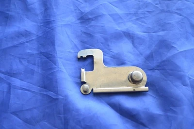 UNDERBRAIDER FOR PUZZLE BOX SINGER 127 LONG SHUTTLE SEWING MACHINE VINTAGE PART - Image 1 of 2