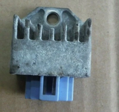 OEM 2000 00 YAMAHA PHAZER PZ500 PZ 500 MOUNTAIN LITE VOLTAGE RECTIFIER M61-33 - Image 1 of 2