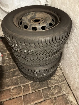 Winter Reifen mit Felge  - Bild 1 von 4