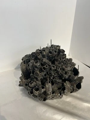 Moderno racimo de metal de bronce de jarrón pesado tipo barnacle Foto 1 de 4