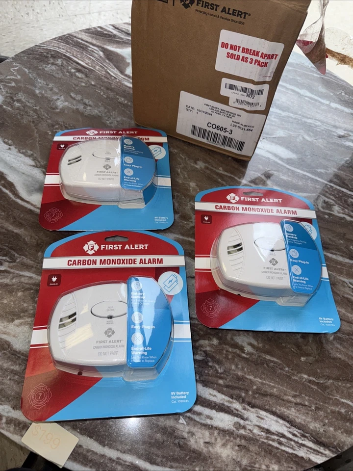 FIRST ALERT Plug-In Carbon Monoxide Detector with Battery CO605 3 PACK New - Image 1 of 3