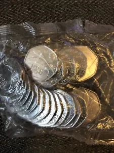 2022 HM QUEENS PLATINUM JUBILEE 50P (NON IN CIRCOLAZIONE) Borsa completamente sigillata da 20 monete - Foto 1 di 1