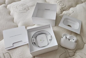 Apple AirPods Pro 2nd Generation with MagSafe Wireless Charging Case (USB‑C)... - Photo 1 sur 2
