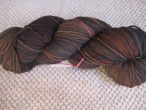 Sanguine Gryphon Eidos Sockengarn - 4 Unzen - 390 Yards - 100 % Superwash Merinowolle - Bild 1 von 5