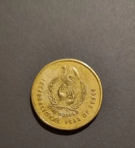 1986 RARE AUSTRALIAN $1 ONE DOLLAR COIN INTERNATIONAL YEAR OF PEACE - Picture 1 of 3