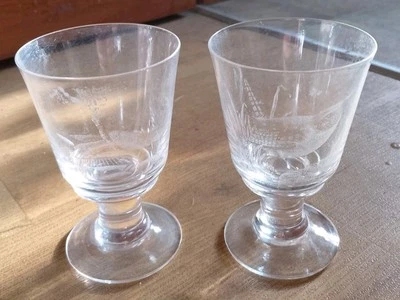 2 Vintage Collectible Etched (Wren & Robin) Goblets Glass 13x8x8cm Nice Items - Image 1 of 4