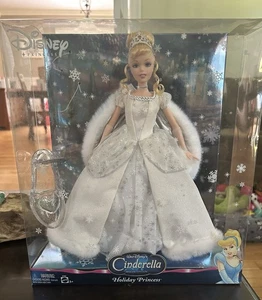 Disney Princess Cinderella Holiday Puppe - G7982 - Beschreibung lesen - Bild 1 von 2