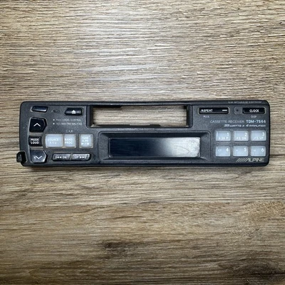 Placa frontal de radio estéreo AM/FM cubierta de cinta para automóvil ALPINE TDM-7544 *SIN PROBAR Foto 1 de 4