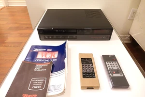 Zenith VCR Hi-Fi 4 Head Stereo Video Recorder VRE510HF Remotes Manuals Excellent - Bild 1 von 16