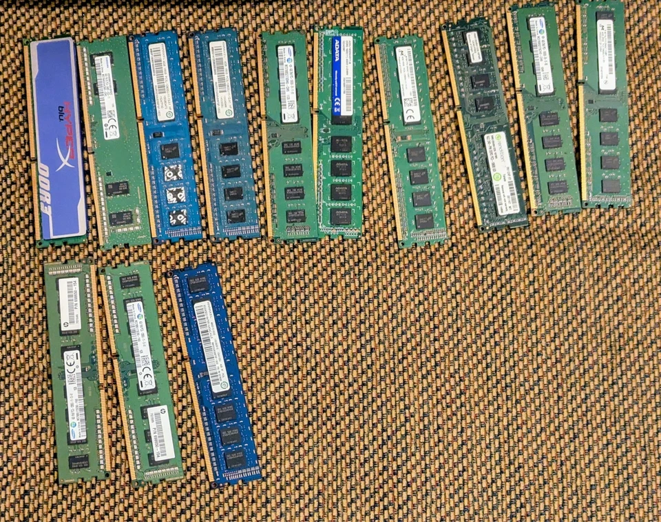 Lot of 13 ddr3 4gb ram sticks - Image 1 of 1