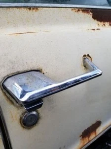 1967 FORD THUNDERBIRD (4DR) PASSENGER SIDE FRONT DOOR HANDLE - Picture 1 of 8