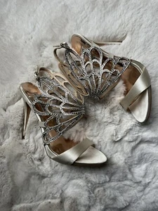 Badgley Mischka Women’s Size 6 Cream/Ivory Satin Peep Toe Jeweled Pump Sexy - Picture 1 of 6
