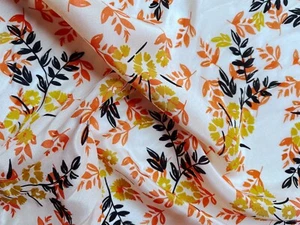 100 % Seide 12 mommé Zweige und Blüten - Meterware - Bild 1 von 3