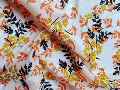 100 % Seide 12 mommé Zweige und Blüten - Meterware - Bild 1 von 3