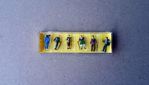Preiser H0, 1:87, escursionista con zaini, nuovo, confezione originale, rarità - Foto 1 di 1