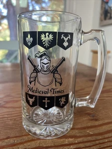 MITTELALTER Souvenir SCHWERES Glas königliche Heraldik Bier Stein Krug 24 Unzen - Bild 1 von 5