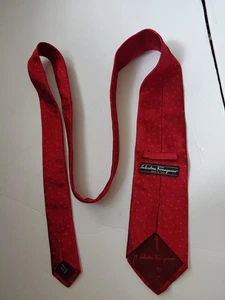 Salvatore Ferragamo Men's 100% Silk  Red Dress Tie Patterned  Made in Italy! - Picture 1 of 6