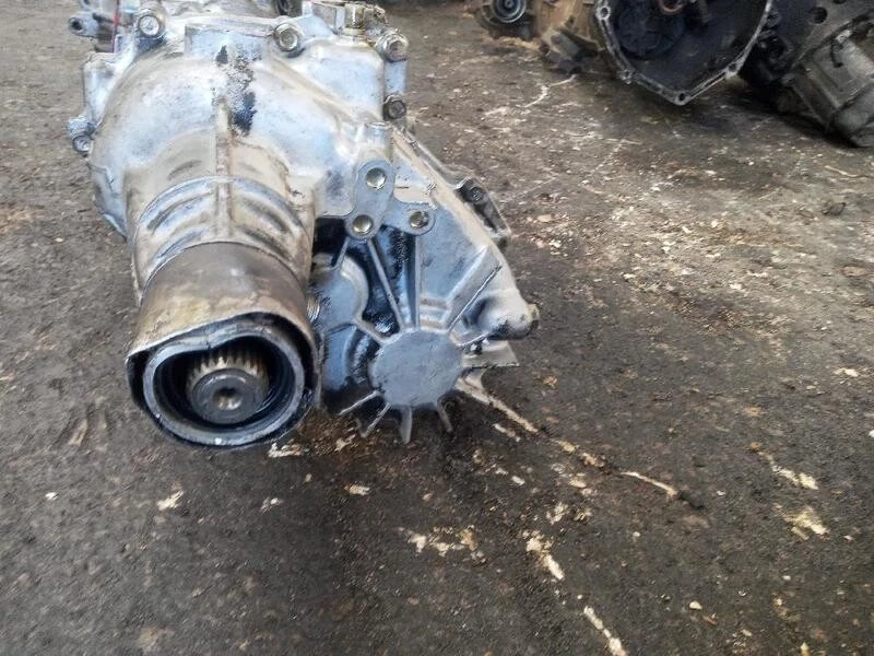 820823 11 830067 gearbox for ISUZU TROOPER UBS 55 1983 - Image 1 of 1