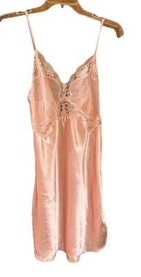 Camisola curta feminina Victoria's Secret rosa pastel renda babydoll tamanho G - Imagem 1 de 4