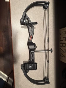 Bear Archery Brave Bow Set for Youth Right-Handed, Ages 8-12 - Picture 1 of 5