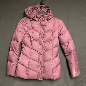 Mujer Tommy Hilfiger Puffer Chaqueta Pequeña Granate Desmontable Capucha 25" Largo - Imagen 1 de 20