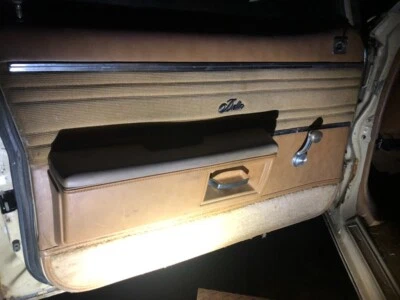 Chevrolet Caprice Delta 88 1977-1985 almohadilla de puerta del conductor reposabrazos 4 puertas Foto 1 de 3