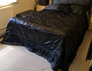 BRAND NEW BLACK DIAMANTE AND FEATHER THROW DELUXE BEDSPREAD INC CUSHION & SHAMS - Picture 1 of 9