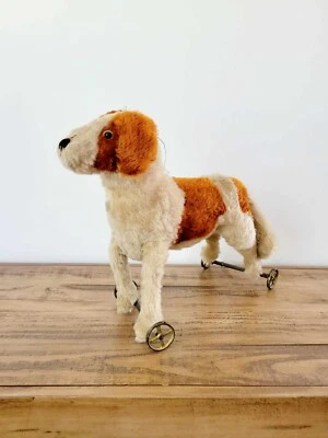 Antiguo juguete Steiff Mohair perro con ruedas de metal con ojos de vidrio 13" Foto 1 de 4