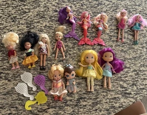 Menge 20 Mini Puppen Barbie Chelsea Kelly Sparkle Girlz Meerjungfrauen Lalaloopsy - Bild 1 von 2