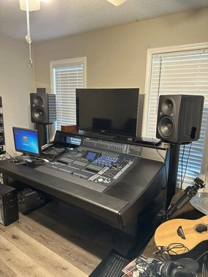 Yamaha DM2000 24-bit 96kHz 8bus 12 Aux Digital Mixing Console - Image 1 of 4