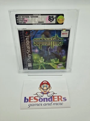 Syphon Filter - VGA 85+ - SIGILLATO - Playstation 1 PS1 - IMBALLO ORIGINALE - NUOVO - Black Label - Immagine 1 di 4