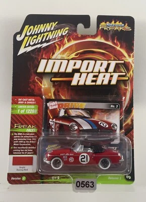 Johnny Lightning Import Heat - 1963 MGB rojo - White Lightning Chase Foto 1 de 3