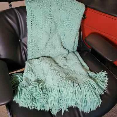 Vintage tejido a mano aguamarina flecos afgano 52" x 68" cálido y acogedor Foto 1 de 4