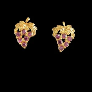 Pendientes de uva vintage Avon perforados tono dorado púrpura 1992 - Imagen 1 de 5