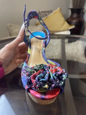 Cuñas Gianni Bini con Impresionante Diseño Colorido Arco Iris Rayas Talla 7.5 Floral Foto 1 de 4