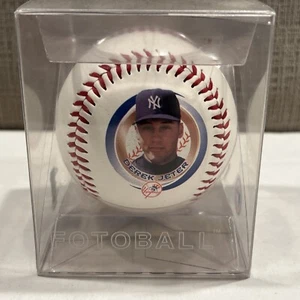 Derek Jeter Fotoball 1998- New - Picture 1 of 4