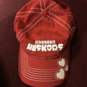 Children’s Unisex Adidas Red Nebraska Huskers Hat W/hearts-Worn Only A Few Times - Picture 1 of 12