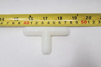 Green Leaf Nylon Tee 1/2" Barb X 1/2" D CBT12BG1 - Image 1 of 4