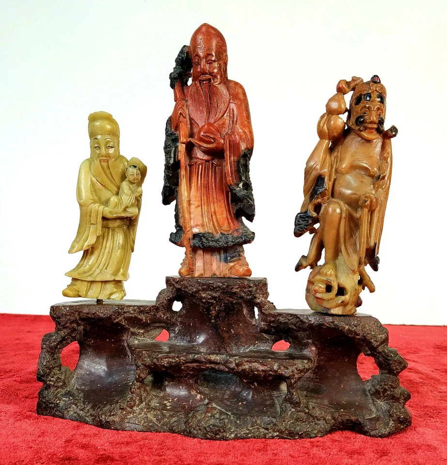 3 CHINESE DIVINITIES. SCULPTURE. CARVED SOAP STONE . CHINA. XIX CENTURY - Image 1 of 1