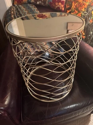 Mesa auxiliar cerámica granero tapa espejada, metal Foto 1 de 4