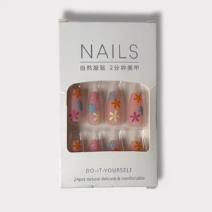Press on Nails - Picture 1 of 3