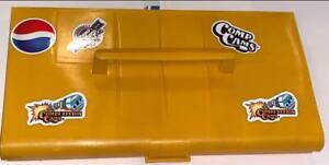 (1) Aurora Yellow Slot Car Pit Kit