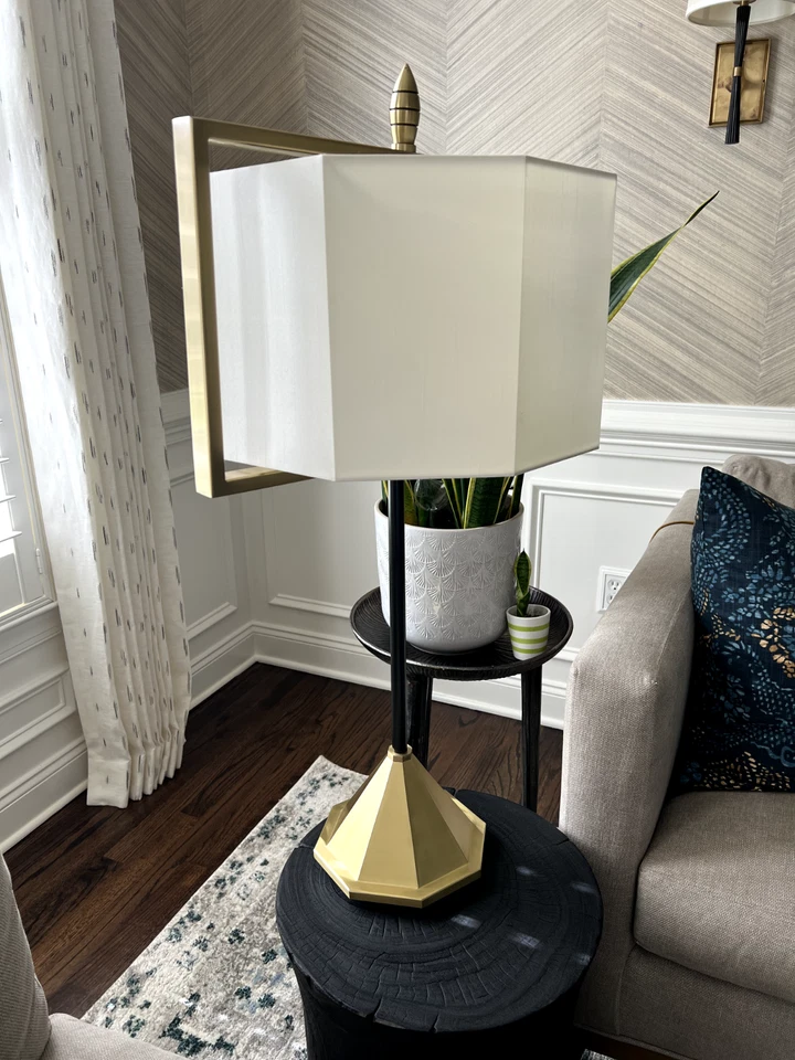 Lámpara de mesa Currey & Company 6000-0501 tolva latón cepillado/bronce frotado con aceite Foto 1 de 3