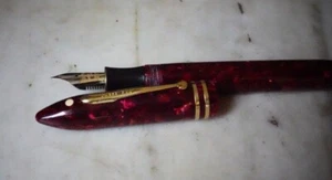Beautiful Fountain Pen Sheaffer Balance in Red Marbled Resin- 18K Gold Nib - Picture 1 of 12